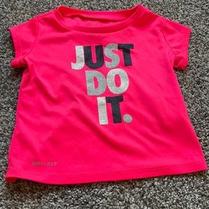 Nike 12 m girl dri-fit tee